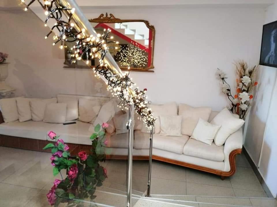 Casa Regala Ear Hotel ไกรโอวา ภายนอก รูปภาพ