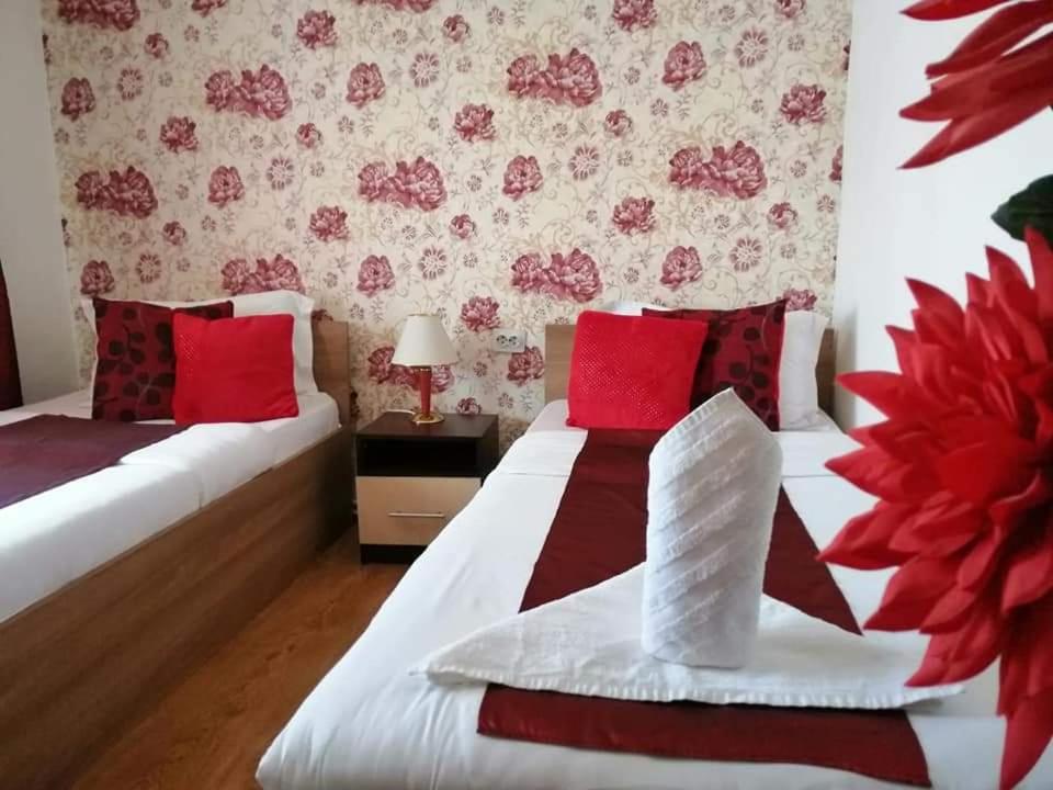 Casa Regala Ear Hotel ไกรโอวา ภายนอก รูปภาพ