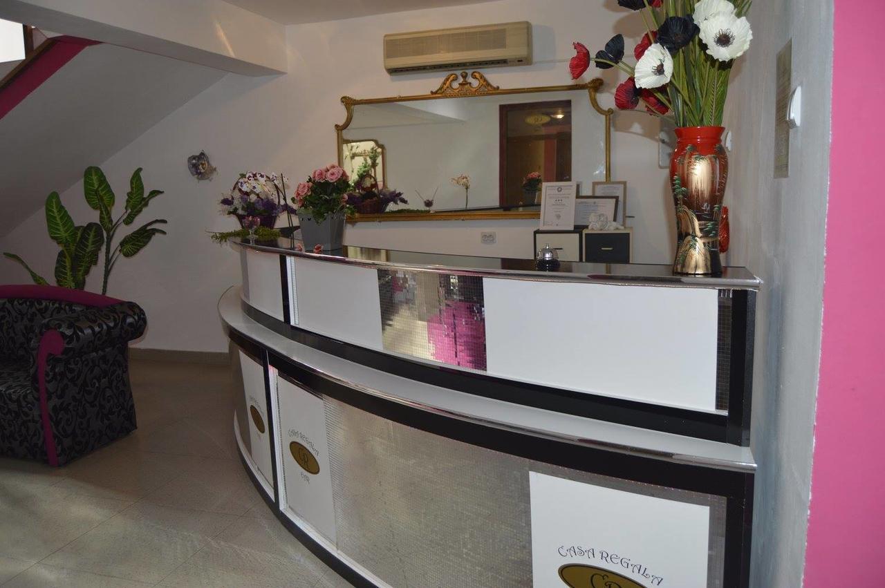 Casa Regala Ear Hotel ไกรโอวา ภายนอก รูปภาพ