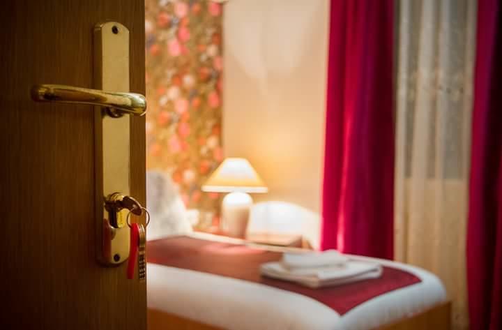 Casa Regala Ear Hotel ไกรโอวา ภายนอก รูปภาพ